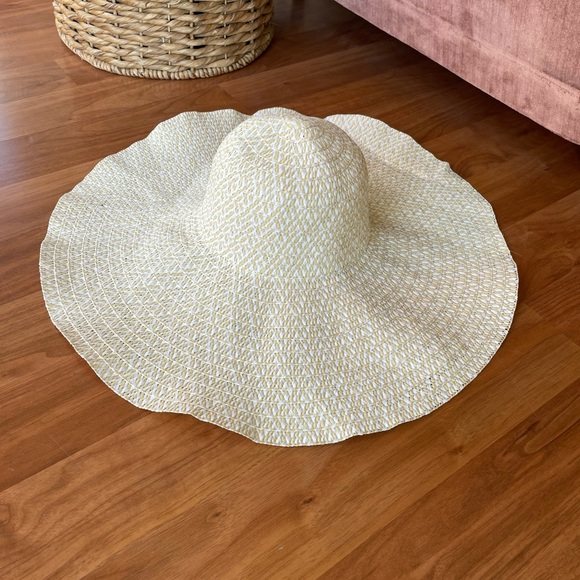 Packable beach hat - Picture 2 of 3